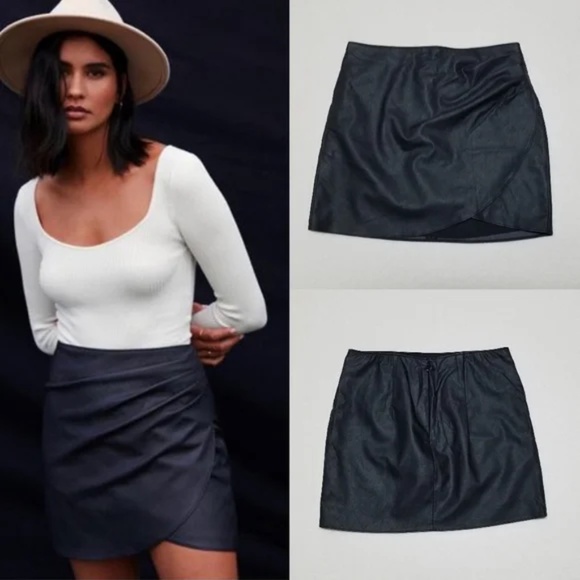 Abercrombie & Fitch Black Vegan Leather Ruched Side Rounded Hem Mini Skirt L - Picture 1 of 3
